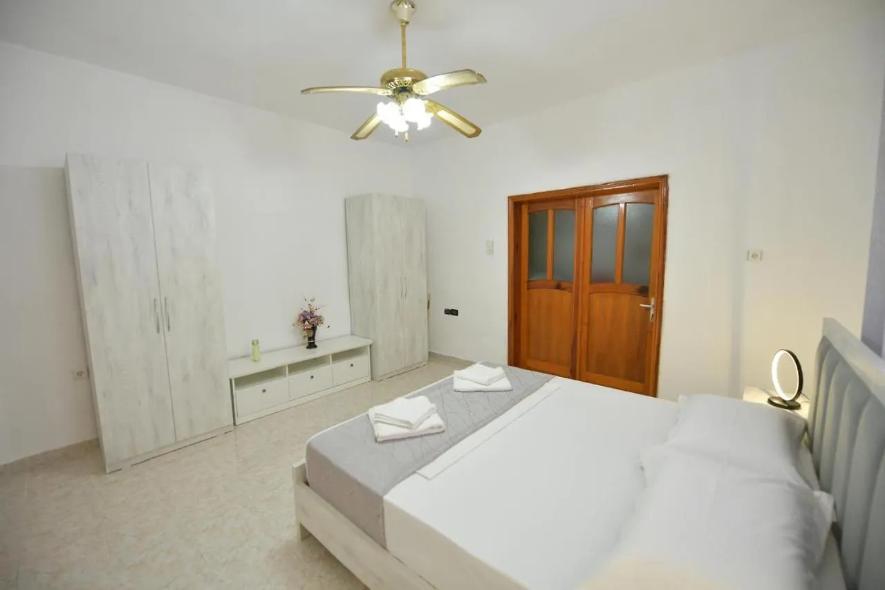 Fishta Villa And Apartments Shkodër 0*,